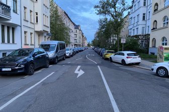 Stadträte schlagen Lösung für Kaßberger Parkplatzmangel vor - Wegen mangelnder Parkplätzen auf dem Kaßberg navigieren sich einige Autofahrer nachts ins Halteverbot.