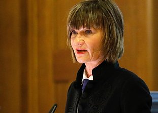 Stadtrat Chemnitz entscheidet für Hilfe an den CFC - Rathauschefin Barbara Ludwig sprach sich dafür aus, am Freitag zugunsten des CFC zu entscheiden.