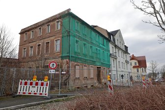 Stadtrat Hohenstein-Ernstthal soll über Schandfleck entscheiden - Die Stadt will das baufällige Gebäude an der Goldbachstraße 7 kaufen und abreißen.