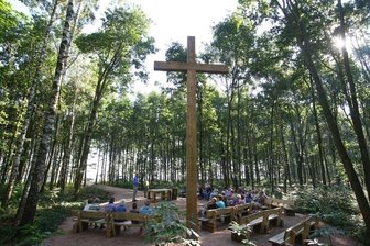 Stadtrat lehnt Bestattungswald für Chemnitz ab - Letzte Ruhe in der Natur: Auch in Falken, Ortsteil der Chemnitzer Nachbargemeinde Callenberg, gibt es bereits einen Bestattungswald.