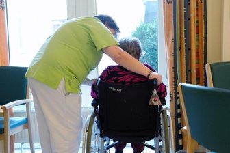 Stadtrat macht Weg für Pflegeinvestor frei - Ein Pflegezentrum mit 120 Plätzen soll in Oelsnitz entstehen. 15 Millionen Euro will die Theed-Gruppe in den Standort investieren. 