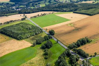 Stadtrat Pockau-Lengefeld kippt eigenen Beschluss: Weg frei für Bau von Windrädern - Kehrtwende im Streit um die Fläche an der B 101 bei Görsdorf: Die Pläne für das Gewerbegebiet werden auf Eis gelegt. 