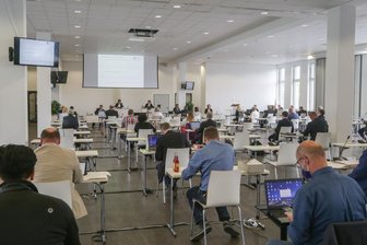 Stadtrats-Panne: Sitzung muss neu gestartet werden - Wie schon Ende April ist das Stadion wieder Tagungsort für den Stadtrat.