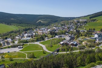 Stadtratswahl in Oberwiesenthal: Verurteilter Straftäter steht auf Stimmzettel - Am Sonntag wird auch in Oberwiesenthal ein neuer Stadtrat gewählt. Im Vorfeld ist nun allerdings Unruhe aufgekommen. Es geht um einen Kandidaten.