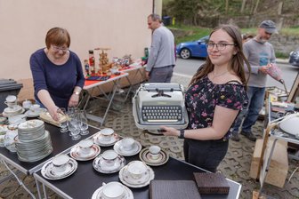 Stadtteil im Erzgebirge wird zu Paradies für Trödelfreunde und Neugierige - Beim Garagen- und Hofflohmarkt in Buchholz gibt es jede Menge zu entdecken.