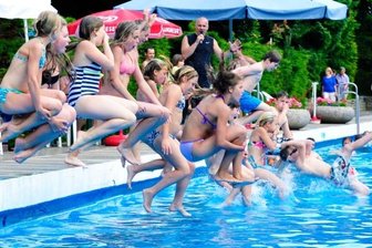 Stadtteilfest im Bernsdorfer Freibad -