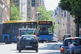 Stadtverkehr Chemnitz: Rathaus muss nach Uralt-Plan arbeiten - Für den Verkehr in Chemnitz gibt es aktuell keine zeitgemäße Strategie. Einem aufwändig erarbeiteten Mobilitätsplan für die Jahre bis 2040 haben die Mitte-Rechts-Parteien im Stadtrat eine Abfuhr erteilt.