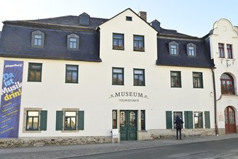 Stadtverwaltung Klingenthal gliedert Museum, Bibliothek und Touristinfo aus - Das Musik- und Wintersportmuseum Klingenthal.