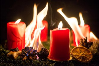 Stadtwehrleiter von Schwarzenberg will Ängste nehmen - Davor haben viele ältere Menschen Angst, dass der Adventskranz Feuer fängt.