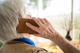 Stadtwerke Schwarzenberg warnen vor Betrug: Anrufer wollen persönliche Daten abfragen - Immer wieder machen sich betrügerische Anrufer die Leichtgläubigkeit vor allem älterer Menschen zunutze.