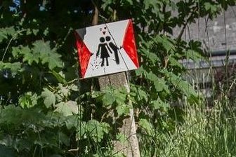 Städtewettbewerb "Ab in die Mitte": 2. Platz für Lugau - "Bitte hier küssen" - Schienenschilder von Christina Lorenz.