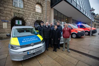 Städtische Polizeibehörde bekommt in Plauen neue Einsatzfahrzeuge in Polizei-Optik - Plauens städtische Polizeibehörde und Feuerwehr haben am Mittwoch neue Einsatzfahrzeuge bekommen.