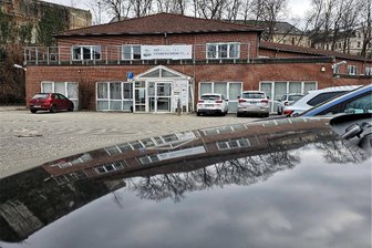 Städtischer Eigenbetrieb wird wieder Teil der Plauener Verwaltung - In diesem Gebäude in der Reichenbacher Straße 34 - dort befindet sich unter anderem die Kfz-Zulassungstelle des Vogtlandkreises - ist derzeit noch die Plauener Gebäude- und Anlagenverwaltung eingemietet.