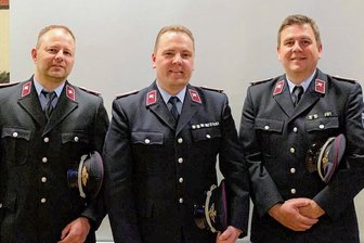 Stärkste Plauener Ortswehr steht unter neuer Führung - Die neue Spitze der freiwilligen Feuerwehr Plauen -Stadtmitte: Wehrleiter Marcus Fluck (Mitte) und seine beiden Stellvertreter Marcel Antkowiak und Markus Nattermüller.