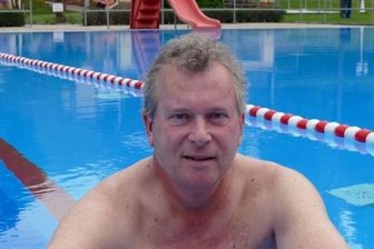 Stammgast eröffnet Badesaison -