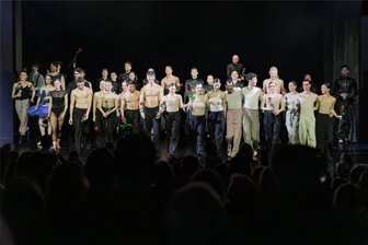 Standing Ovations und Bravo-Rufe: Wie die Internationale Tanz-Gala beim Zwickauer Publikum ankam - Glückliche Tänzer und ein beseeltes Publikum am Samstagabend im Zwickauer Gewandhaus: Der Schlussapplaus mit Bravo-Rufen und lautem Gejohle der Fans wollte gar nicht enden.