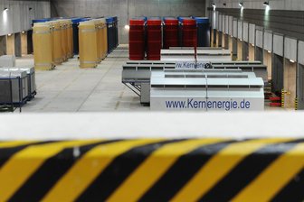 Standortsuche für Atommüll-Endlager im Landkreis Zwickau: Infoveranstaltung in Kirchberg geplant - Behälter mit radioaktiven Abfällen im atomaren Zwischenlager in Gorleben. Doch gesucht wird ein Standort für ein Atommüll-Endlager in Deutschland. Dazu gibt es im November eine Infoveranstaltung in Kirchberg.