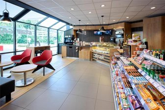 Star investiert in Tankstelle in Aue – und schließt SB-Standort in Schneeberg endgültig - Blick in den Shop der Star-Tankstelle in Aue: Hier ist ein neues „Star Café“ entstanden.