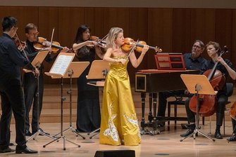Stargeigerin Anne-Sophie Mutter in Dresden: Wenn der Winter zweimal kommt - Mit ihrem Virtuosi-Ensemble als Erste unter Gleichen unterwegs: Anne-Sophie Mutter.