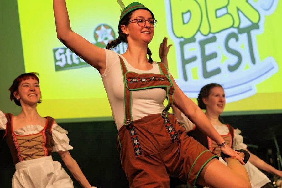 Starkbierfest in Plauen: Ein Hauch Nockerberg - Die Tanzgruppe Vergissmeinnicht sorgte im Bierzelt-Outfit für Stimmung im Saal.