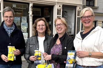 Starke Freiberger Frauen unterstützen Notfallhilfe - Claudia Polster (Notfallhilfe) und die „Soros" Constanze Reuter, Katrin Pilz, Anke Krause (v.l.).