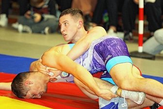 Starke Werdauer durchbrechen Auer Serie - Der Ungar Marcell Budai-Kovacs (oben) entschied mit einem Schultersieg gegen den Ex-Werdauer Steve Brylla den Spitzenkampf für den gastgebenden AC 1897. 