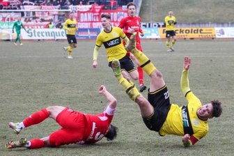 Starker Aufsteiger fordert den Dritten - Gegen Erfurt ist der VFC Plauen mit Kapitän Kevin Walther (rechts) beim 1:2 hingefallen. In Wernigerode wird Walther fehlen, da er sich in der Schlussphase gegen Erfurt eine Verletzung zuzog.