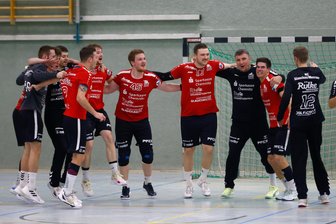 Starker Keeper, hart erarbeitetes Glück und Überzahl in der Schlussphase: So gewinnt der HC Glauchau/Meerane das Derby - So feierten die Akteure des HC Glauchau/Meerane den Sieg gegen den HC Einheit Plauen.