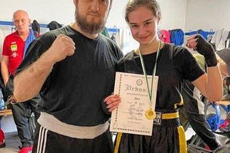 Starkes Debüt von junger Plauenerin - Ein starkes Duo: Atlas-Trainer Tamerlan Iakhiaev und Landesmeisterin Marija Mishyna.