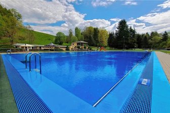 Start in die Freibadsaison im mittleren Erzgebirge: Wird das Baden wegen höherer Energiepreise teurer? - Das Freibad Krumhermersdorf machte den Anfang: seit 14. Mai ist geöffnet. 