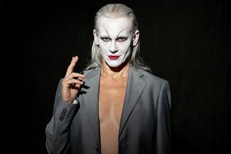 Start in die sächsische Theatersaison: Dauerbrenner und Experimente - „Mephisto“ nach dem Roman von Klaus Mann kommt mit Nadja Stübiger in der Titelrolle auf die Bühne des Staatsschauspiels Dresden.