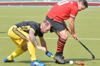 Start mit Sand im Getriebe - Dämpfer zum Auftakt: Die Herren des FHTC um Sebastian Müller hatten am Sonntag auf eigenem Platz gegen den Leipziger SC das Nachsehen.