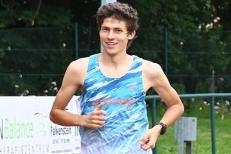 Starter genießen ihren ersten Wettkampf nach langer Pause - Der beim LAV Reichenbach trainierende Plauener Fabian Gering legte mit 17.740 Metern im Falkensteiner Stundenlauf die längste Strecke zurück. 