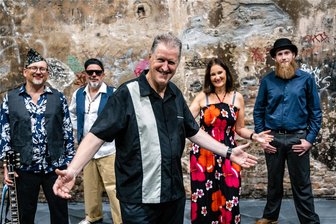 Startschuss mit Mundharmonika: Erstes Konzert der Blues-Reihe im „Rosenheim“ in Flöha - Roger C. Wade & The Houserockers gastieren im „Rosenheim“ in Flöha.
