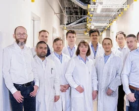 Startup aus Freiberg macht Klimagas zum Rohstoff - Christian Koch (links) und Philipp Hahn (rechts) leiten das Enadyne-Team. Das Startup aus Freiberg ist am Donnerstag mit dem IQ Innovationspreis Mittelsachsen geehrt worden. Die Firma will Kohlendioxid als Rohstoff für die Chemie- und Kraftstoffindustrie nutzbar machen.