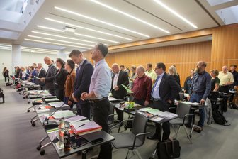 Stasi-Vergangenheit: Vogtland-Kreistag beschließt Überprüfung neuer Kreisräte - Der Kreistag bei seiner konstituierenden Sitzung im September 2024.