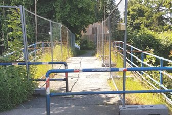 Statik: Radbrücke im Vogtland wird genau untersucht - Aufgerüstet aber begehbar: die Brücke zum Lochstein am Stadtrand.