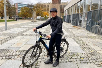 Statt Blutdrucktablette täglich 50 Kilometer mit dem Rad: Zwönitzer beim Chemnitzer Stadtradeln ganz vorn dabei - Hendrik Epperlein hat mit seinem Kollegen Ronny Baumann in drei Wochen fast 2500 Kilometer mit dem Fahrrad zurückgelegt. Davon gehen rund 1300 Kilometer auf Epperleins Konto. Die beiden sind damit das Team mit den meisten Kilometern pro Person beim dritten Chemnitzer Stadtradeln.