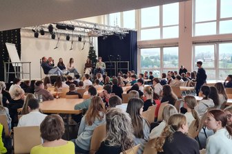 Statt Streik: Schüler im Vogtland organisieren Inforunde zum Wehrdienstgesetz - Bei einer Inforunde in der Aula erhielten Schüler in Schöneck wichtige Informationen.