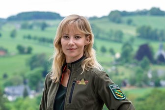 Statt TV-Krimi: Teresa Weißbach auf Chemnitzer Opernbühne - Als Försterin Saskia Bergelt steht Teresa Weißbach im ZDF-"Erzgebirgskrimi" regelmäßig den Ermittlern zur Seite. (Archivbild)