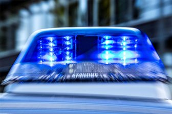 Stau auf A 72: Lastwagen zwischen Chemnitz und Stollberg verunglückt - Blaulichteinsatz am Donnerstag auf der A 72. Zwischen Chemnitz und Stollberg-Nord staute sich der Verkehr.