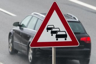 Stau auf A 72 nach Unfall -
