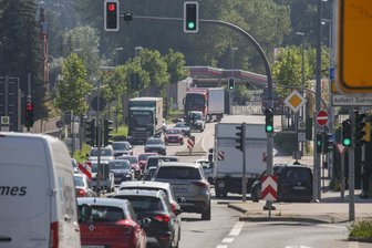 Stau im Rathaus: Chemnitz sucht neuen Chef-Verkehrsplaner - Der Transitverkehr von, nach und vor allem durch Chemnitz hat über Jahre hinweg erheblich zugenommen.