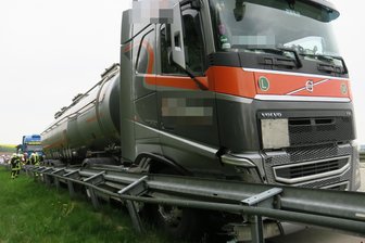 Stau nach Unfall auf A 72 - 
