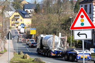 Staufalle Zschopaubrücke Mittweida: Wie lange wird hier noch gebaut? - Die Zschopaubrücke in Mittweida ist derzeit nur per Ampelregelung befahrbar.