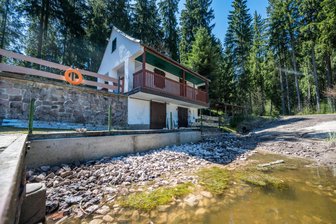 Stausee im Erzgebirge: Anbaden und Imbiss-Öffnung wegen Bauarbeiten verschoben - Für die Bauarbeiten wurde am Stausee Schönheide Wasser abgelassen.