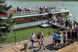 Stausee lädt zum Feiern ein - Im Jahr 2019 gab es einen Ansturm auf die Schiffe, die anlässlich des Talsperrenfestes an der Bootsparade teilnahmen.
