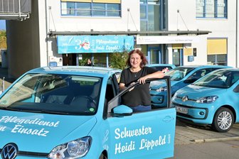 Staustadt Zwickau: Sperrung der Reichenbacher Straße beschert Marienthal mehr Verkehr - Von Marienthal aus starten die Mitarbeiterinnen des Pflegedienstes Heidi Lippold - im Bild Mitarbeiterin Andrea Seidel - zu ihren Touren zu den Pflegebedürftigen. Wegen der Baustellen dauern die Touren aktuell deutlich länger.