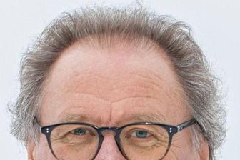 Stefan Fraas sitzt bei DM an der Kasse - 