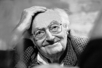 Stefan Heym: Der Überlebende - Schriftsteller, Sozialist, streitbarer Geist ein Leben lang: Stefan Heym, hier in einer Aufnahme aus den 1990er-Jahren. Am 16. Dezember 2001 starb er im Alter von 88 Jahren während eines Aufenthalts in Israel, wo er an einer Konferenz über den von ihm zeitlebens verehrten Dichter Heinrich Heine teilgenommen hatte. 